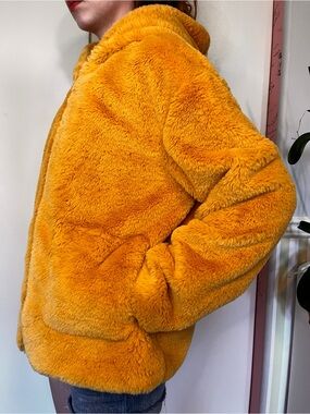 Clubbing Plush Hooded Faux Fur Bomber Jacket - Gold